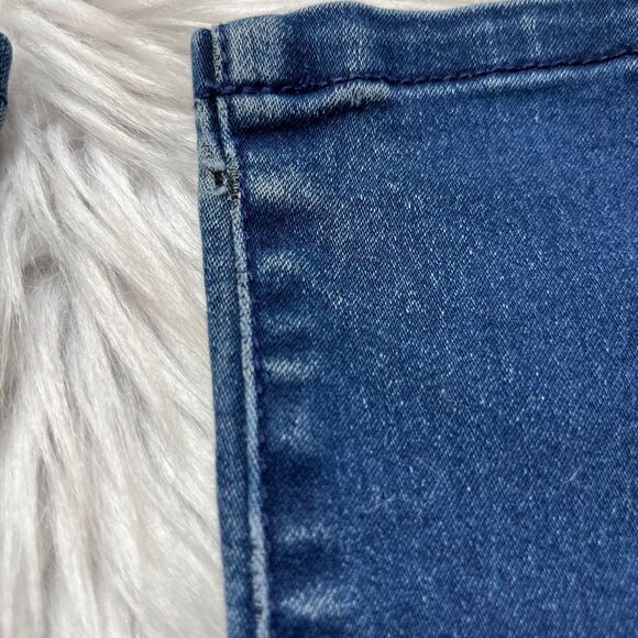 Bandolino Amy Mid Rise Straight Leg Jeans Dark Denim Wash Size 6 - Picture 6 of 8